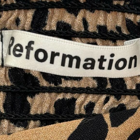 Reformation Sigmund Square Neck Midi Dress In Leopard Blitz Print - Picture 9 of 9